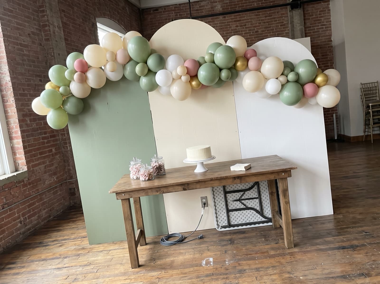 Chiara arched backdrop trio with a balloon garland