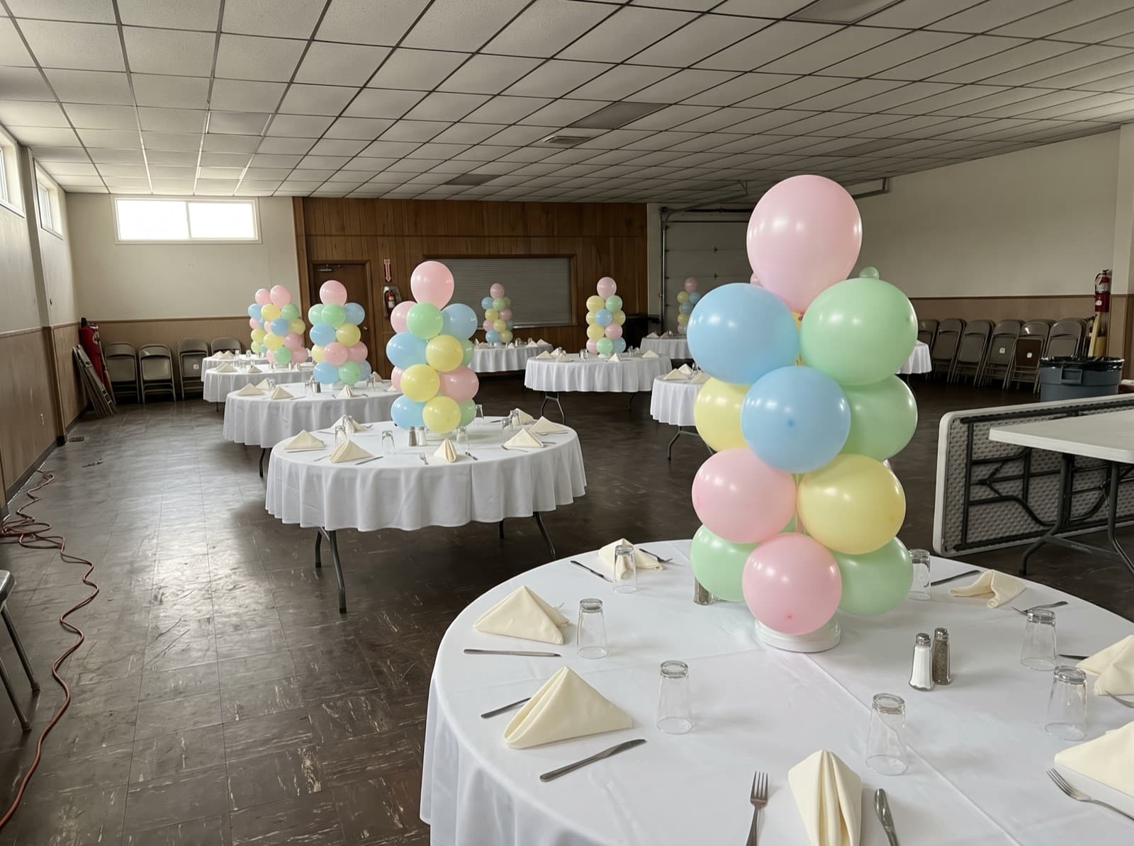 Mini tabletop balloon columns as banquet centerpieces