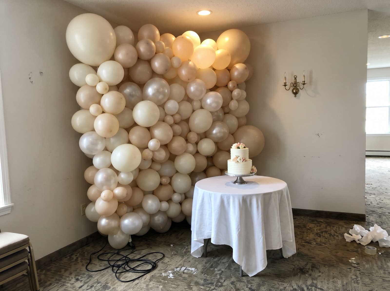 Organic balloon wall in ivory, champagne and pearl